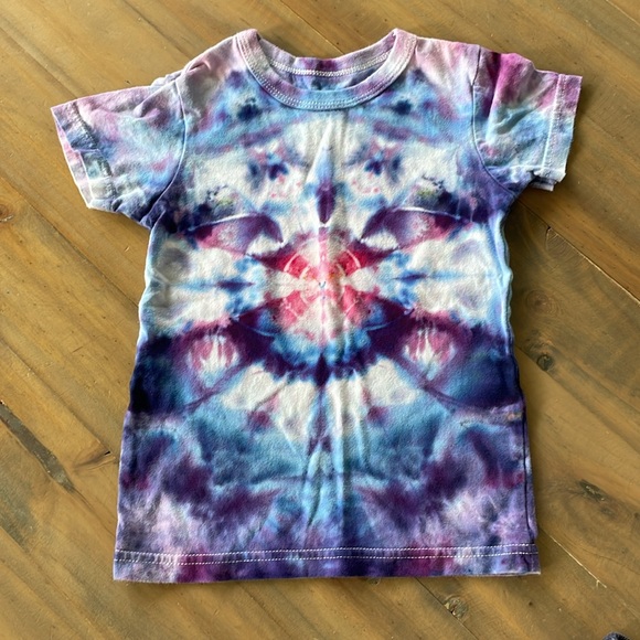 FREE with purchase Tie-DyeT-shirt and Leggings 4T - Picture 2 of 8